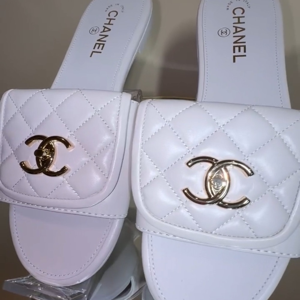 Chanel 25B Turnlock CC Interlocking logo Quilted leather sandals Sz 38.5 - Picture 10 of 15